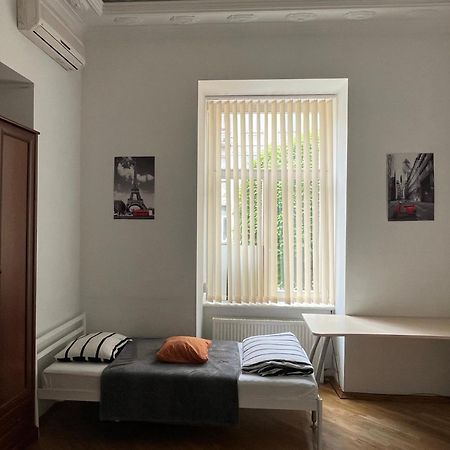 Центрум Апартаментс Lviv Bagian luar foto
