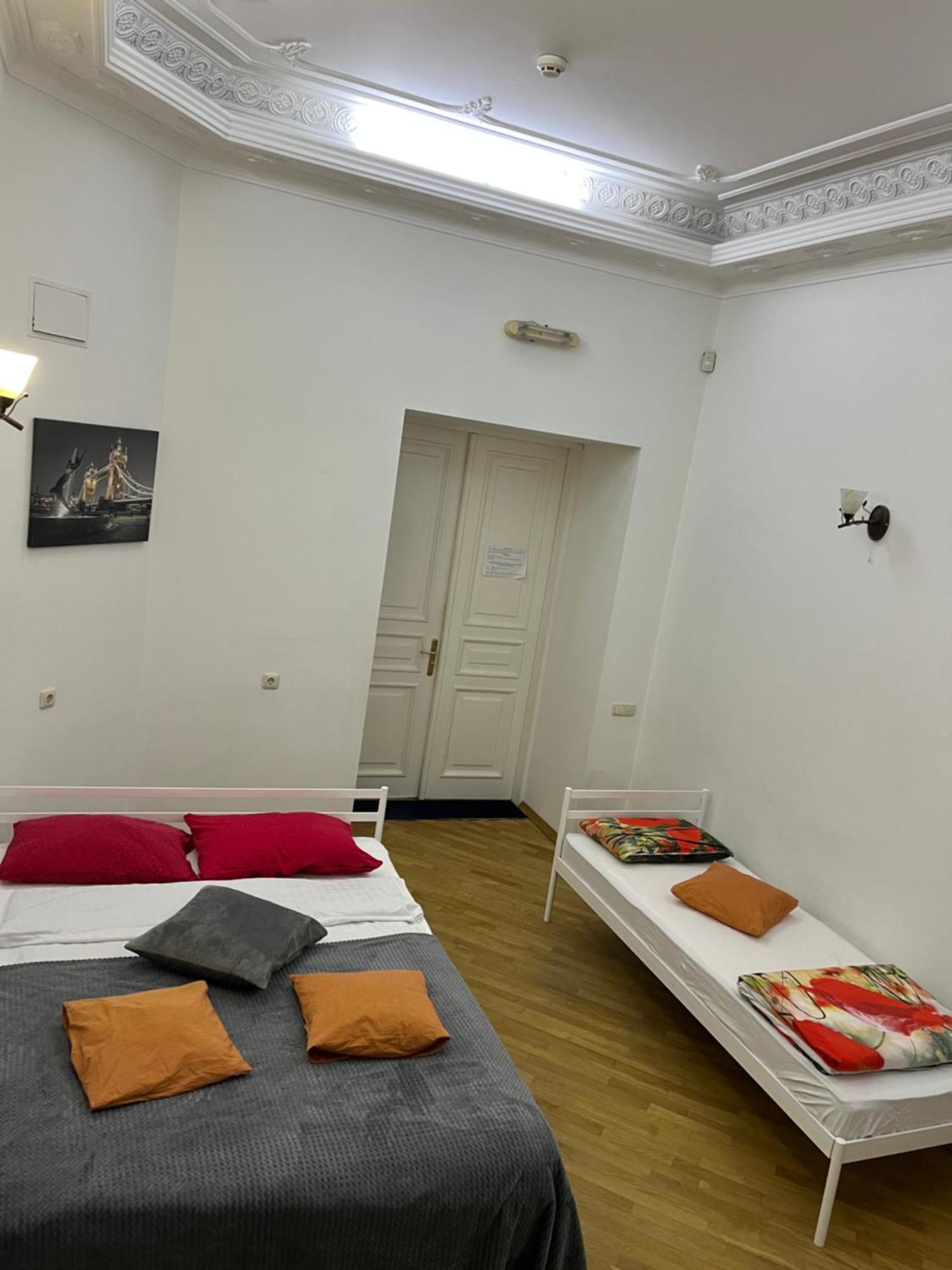 Центрум Апартаментс Lviv Bagian luar foto